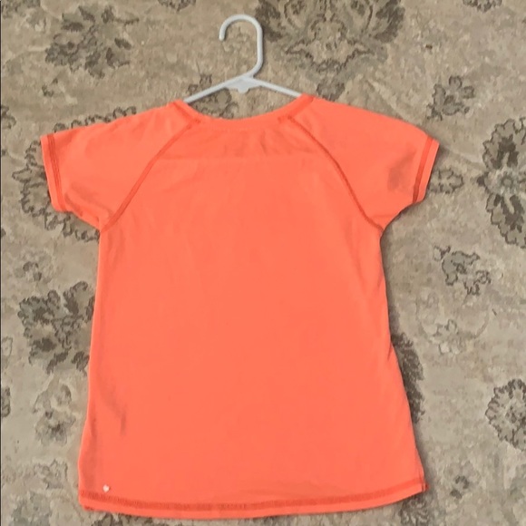 Old Navy Activewear T-shirt - Picture 3 of 4